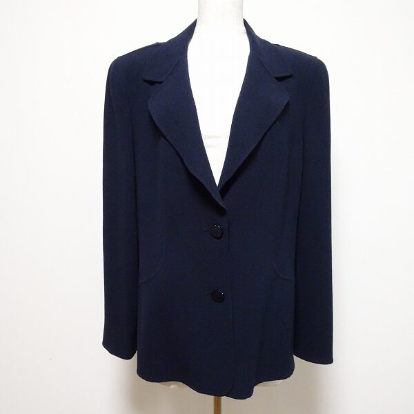 綺麗に収まる レリアンのジャケットを買取しました