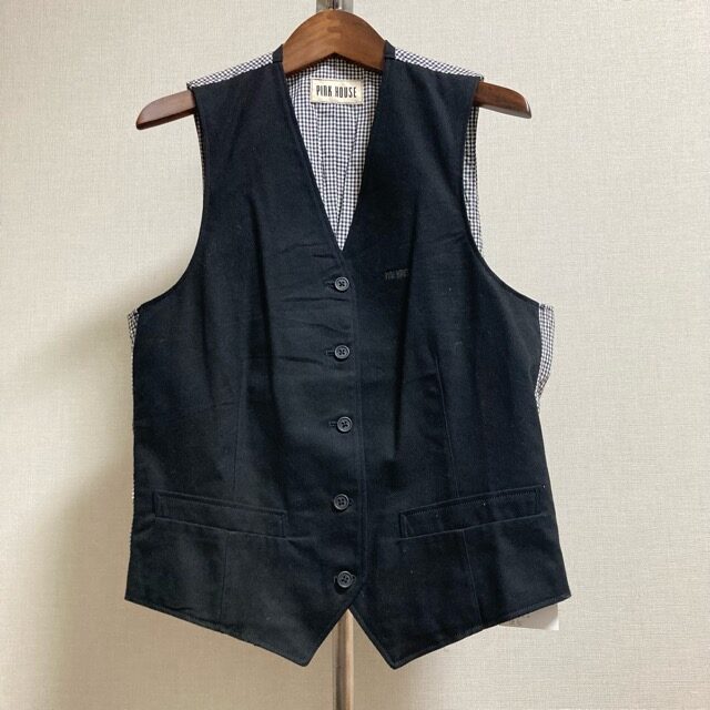 ダークな雰囲気が最高 ピンクハウスのジレを買取しました