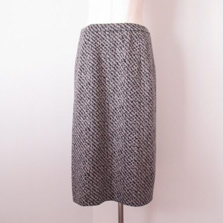 しっとりしつつも落ち着いている ジュンアシダのスカートを買取しました