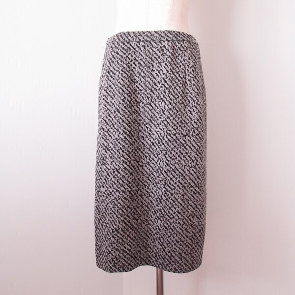 しっとりしつつも落ち着いている ジュンアシダのスカートを買取しました