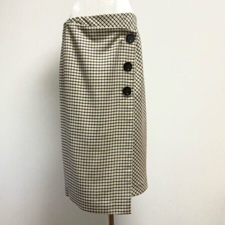 ネミカのスカートを買取しました｜きりっとした絵柄が特徴
