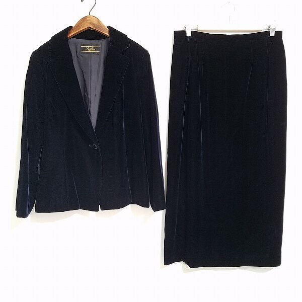 レリアンのスカートスーツを買取しました｜ベロア素材がいい感じ