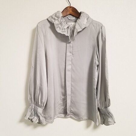 柔らかく可愛らしい イヴサンローランのブラウスを買取しました