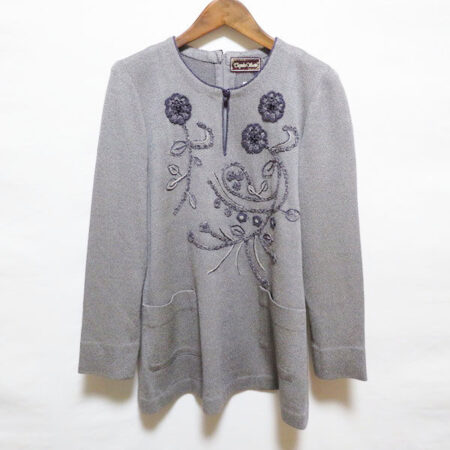 斉藤都世子のニットを買取しました｜グレー×紫が優雅