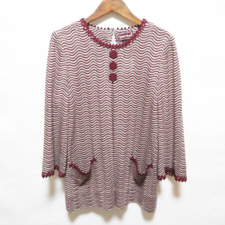 エンジ色が程よくポイントになる 斉藤都世子のニットを買取しました