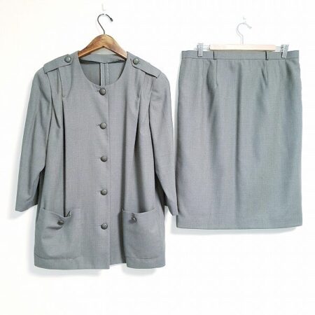 心も落ち着くあっさり感 レリアンのスカートスーツを買取しました