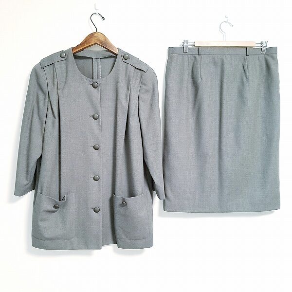 心も落ち着くあっさり感 レリアンのスカートスーツを買取しました