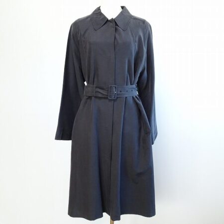 プラダのコートを買取しました｜ステンカラーでおしゃれに楽しむ
