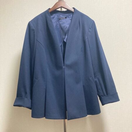 鮮やかな紺色が美しい フィットミーモアのジャケットを買取しました