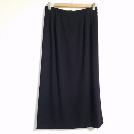 どんな時もスタイルよく決まる レリアンのスカートを買取しました