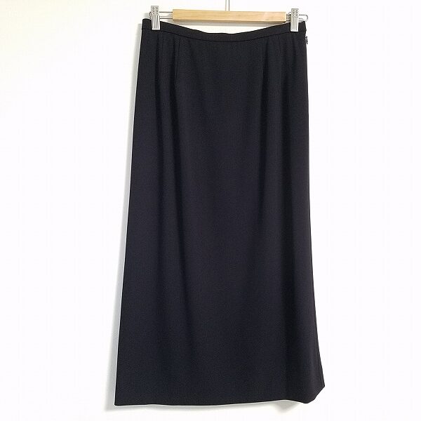 どんな時もスタイルよく決まる レリアンのスカートを買取しました