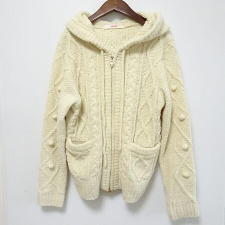 ピンクハウスのニットカーディガンを買取しました｜柔らかく包み込む白