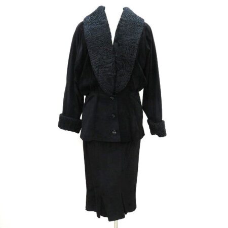 女性ならではの綺麗なラインが光る セリーヌのスカートスーツを買取しました