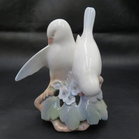 優しく華を添えてくれる ロイヤルコペンハーゲンのフィギュリンを買取しました