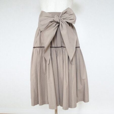 大きいリボンが目を引く イヴサンローランのスカートを買取しました