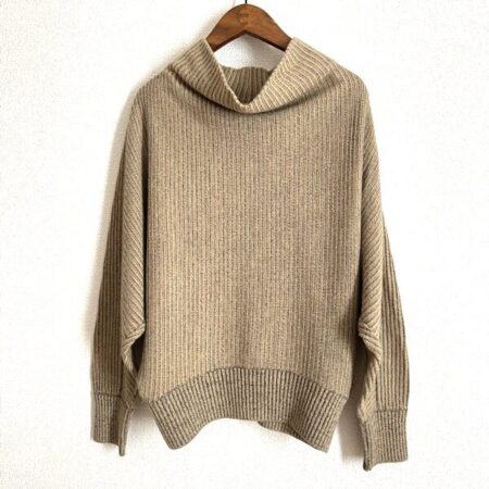 落ち着きと楽しさが同時に出たヒロココシノのセーターを買取しました