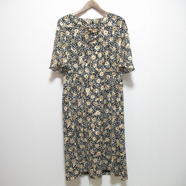 レリアンのワンピースを買取しました｜シックな花柄がいい