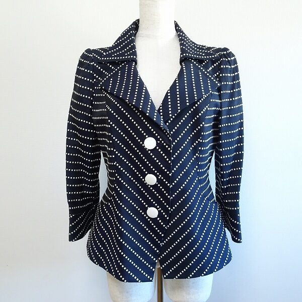 ベラのジャケットを買取しました｜ステッチが不思議なアイテム