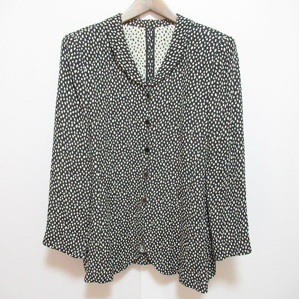 レリアンのジャケットを買取しました 黒×白の絵柄がかっこいい