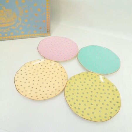 色の豊富さに歓喜 ウェッジウッドのプレート皿を買取しました