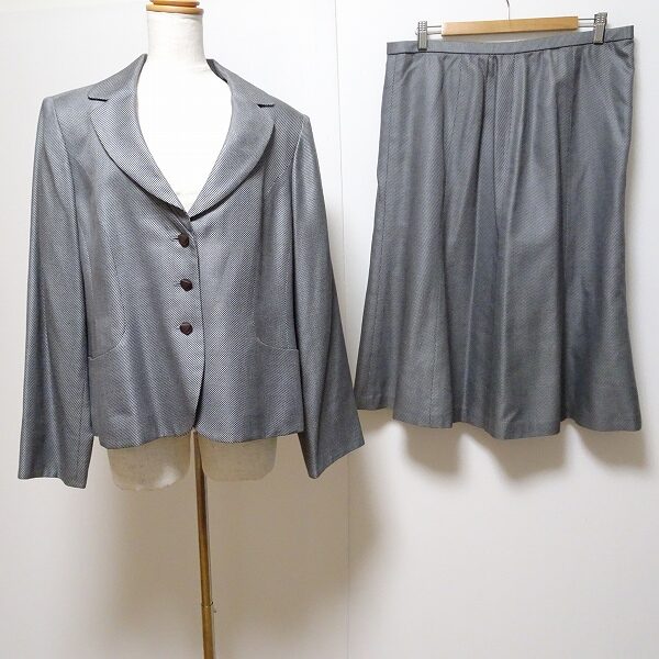 賢く決まる レリアンのスカートスーツを買取しました